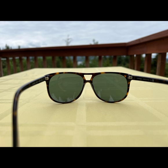 SOLD❌❌❌Versace Sunglasses❌❌❌SOLD - Picture 3 of 10